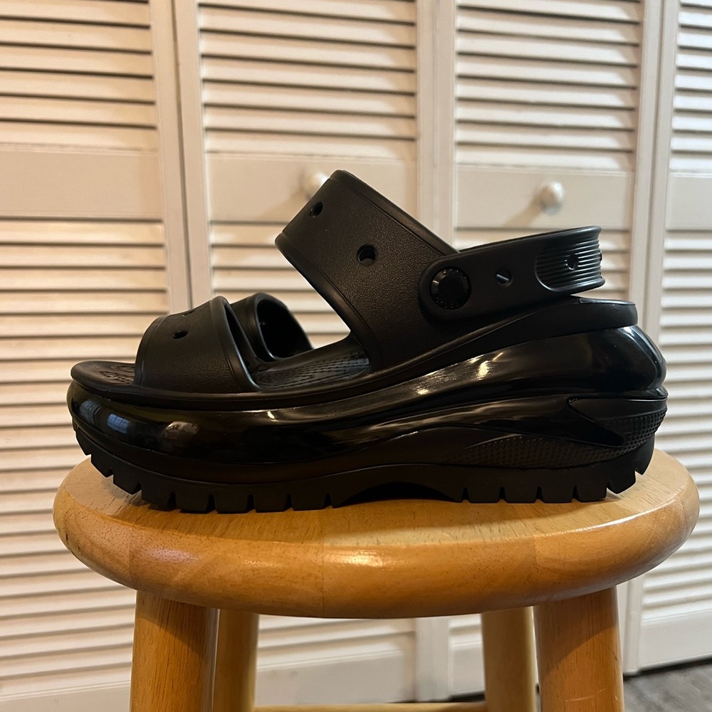 Mega crush Crocs black womens size 7 sandal